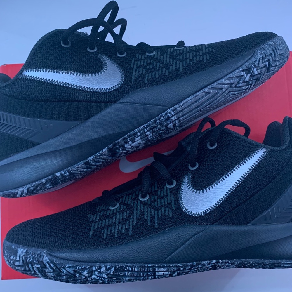 Kyrie Flytrap II Grade School
